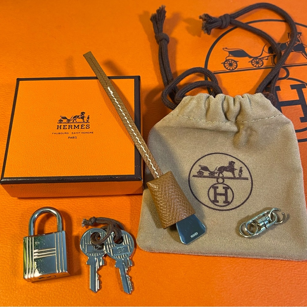 Hermes Palladium Cadena Padlock Rare #32 & Hermes Mini Clochette Epsom Bag Charm - Picture 1 of 16